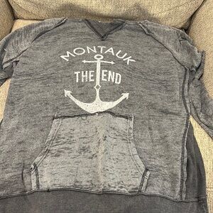 Women’s sweatshirt